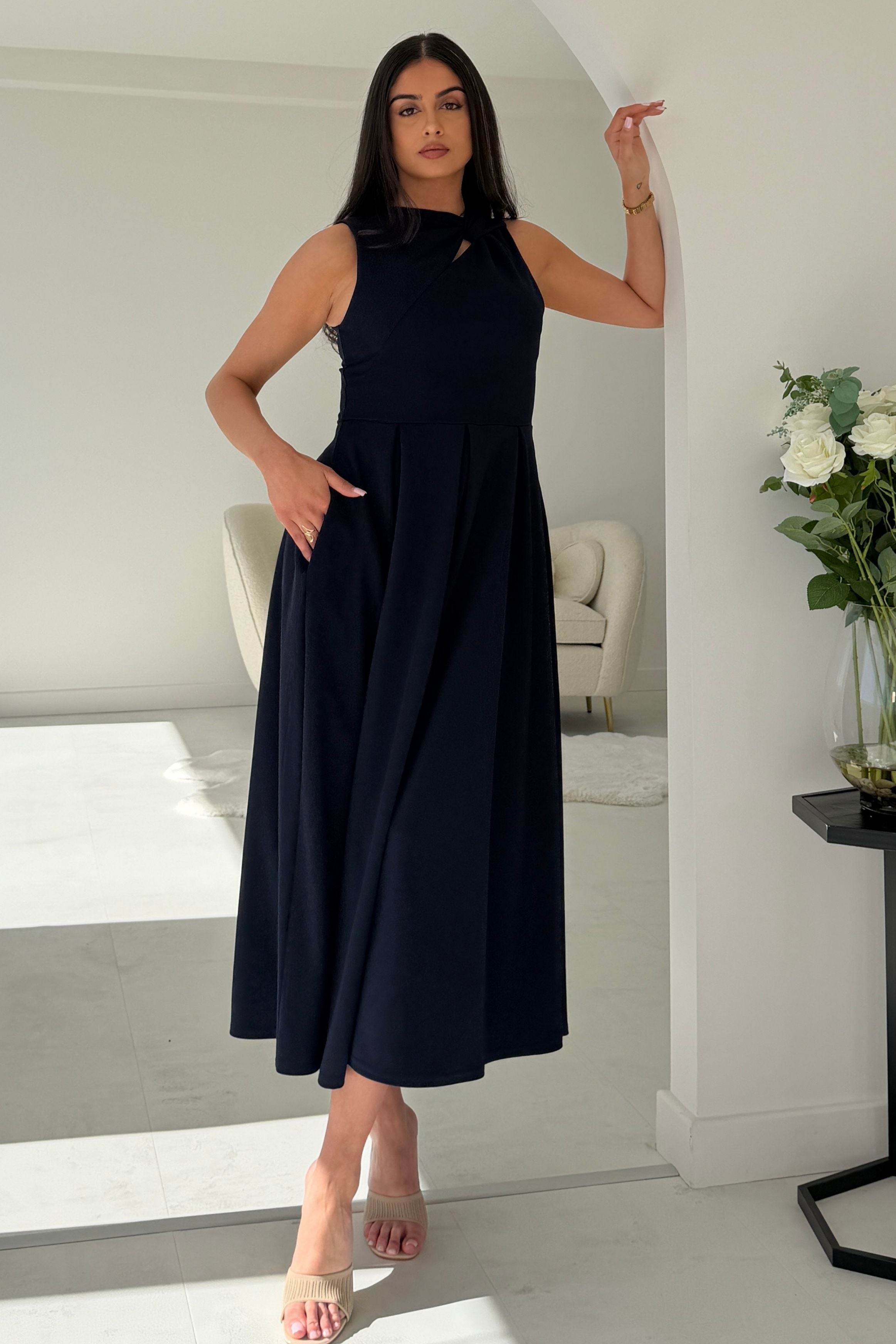 Vestido midi Anastasia con detalle de nudo, color azul marino