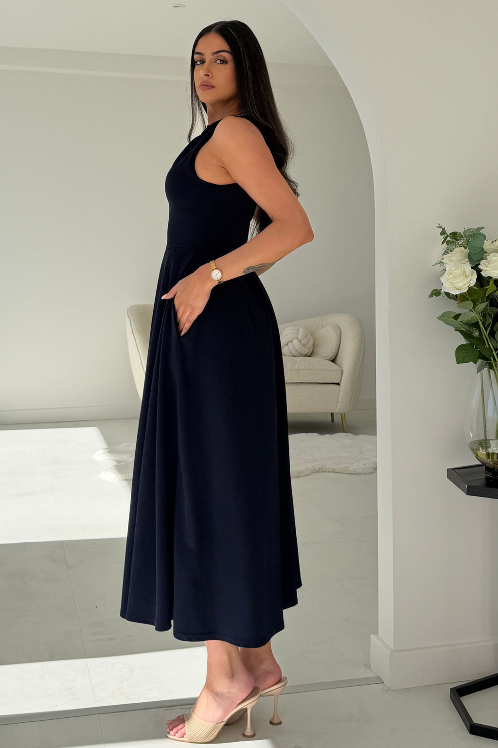 Vestido midi Anastasia con detalle de nudo, color azul marino